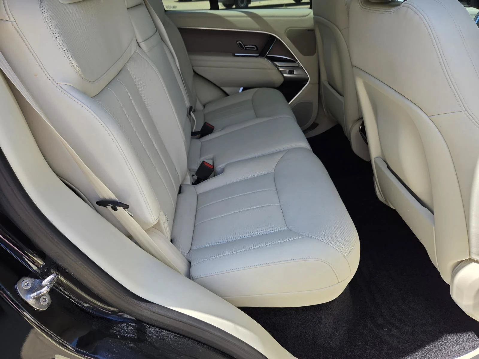 Used 2023 Santorini Black Land Rover SE image 36