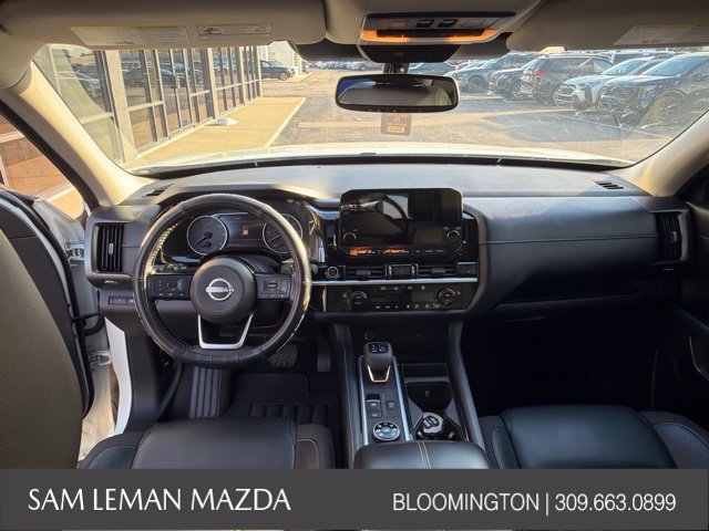 Used 2022 White Nissan SL image 19