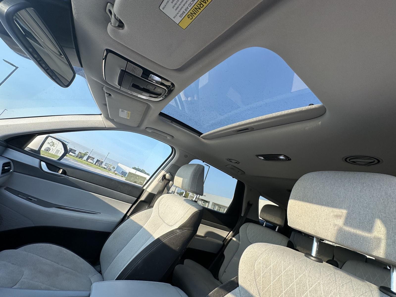 Used 2020 Hyper White Hyundai SEL image 10