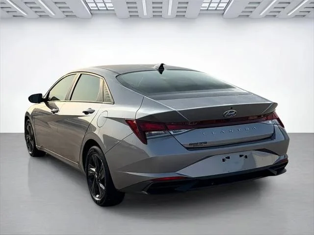 Used 2023 Silver Hyundai SEL image 5