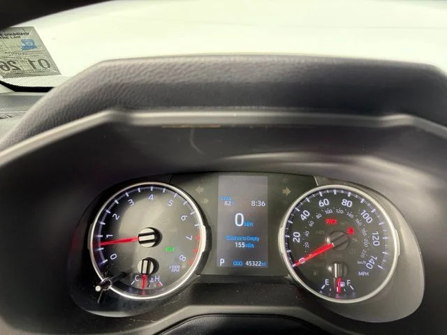 Used 2022  Toyota XLE image 19