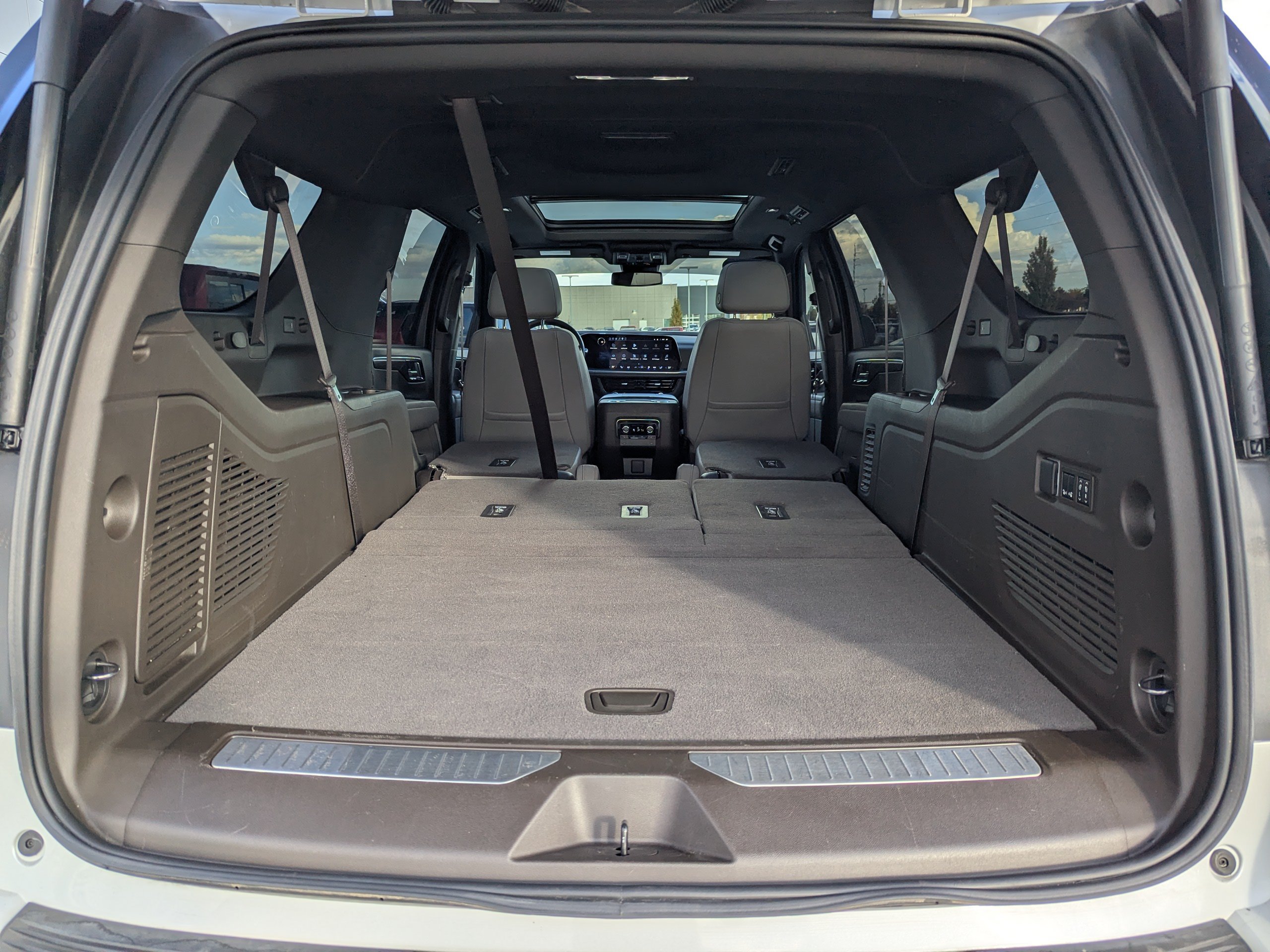 2025 Chevrolet Suburban Z71 - Photo 41
