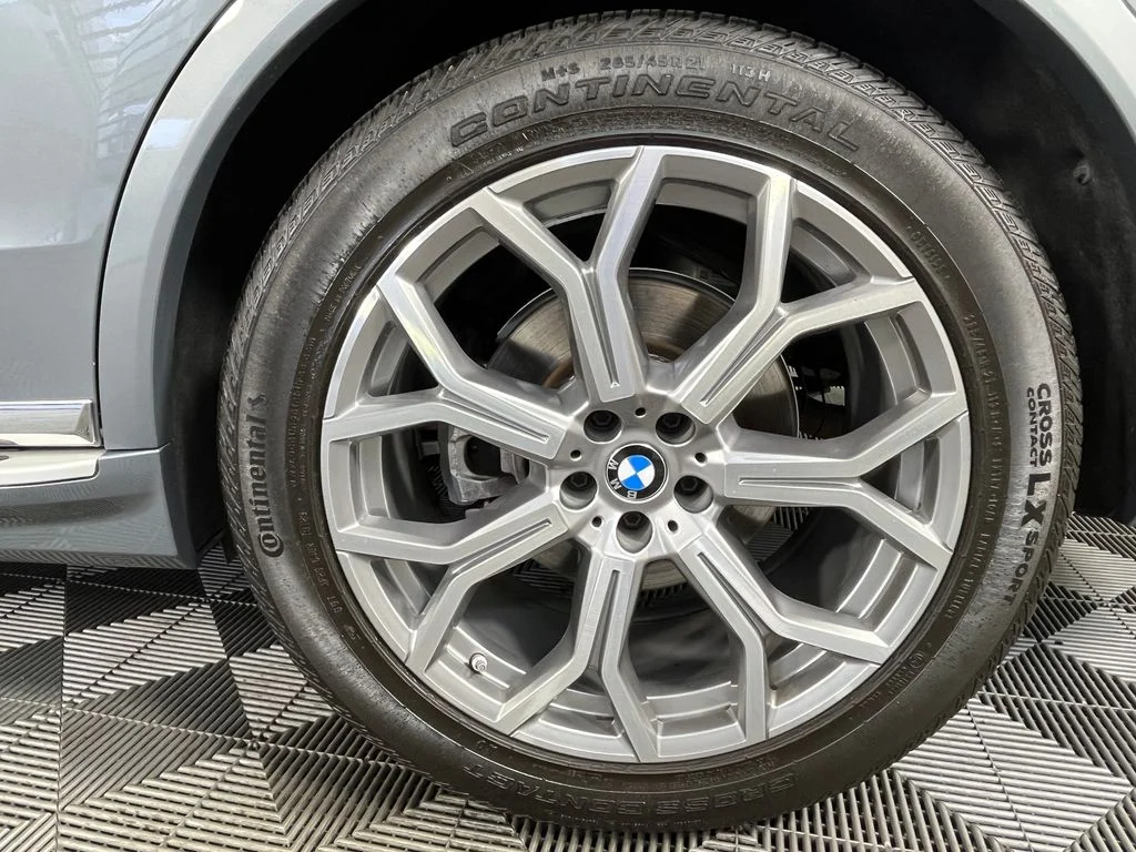 Used 2023 Skyscraper Grey Metallic BMW xDrive40i image 15