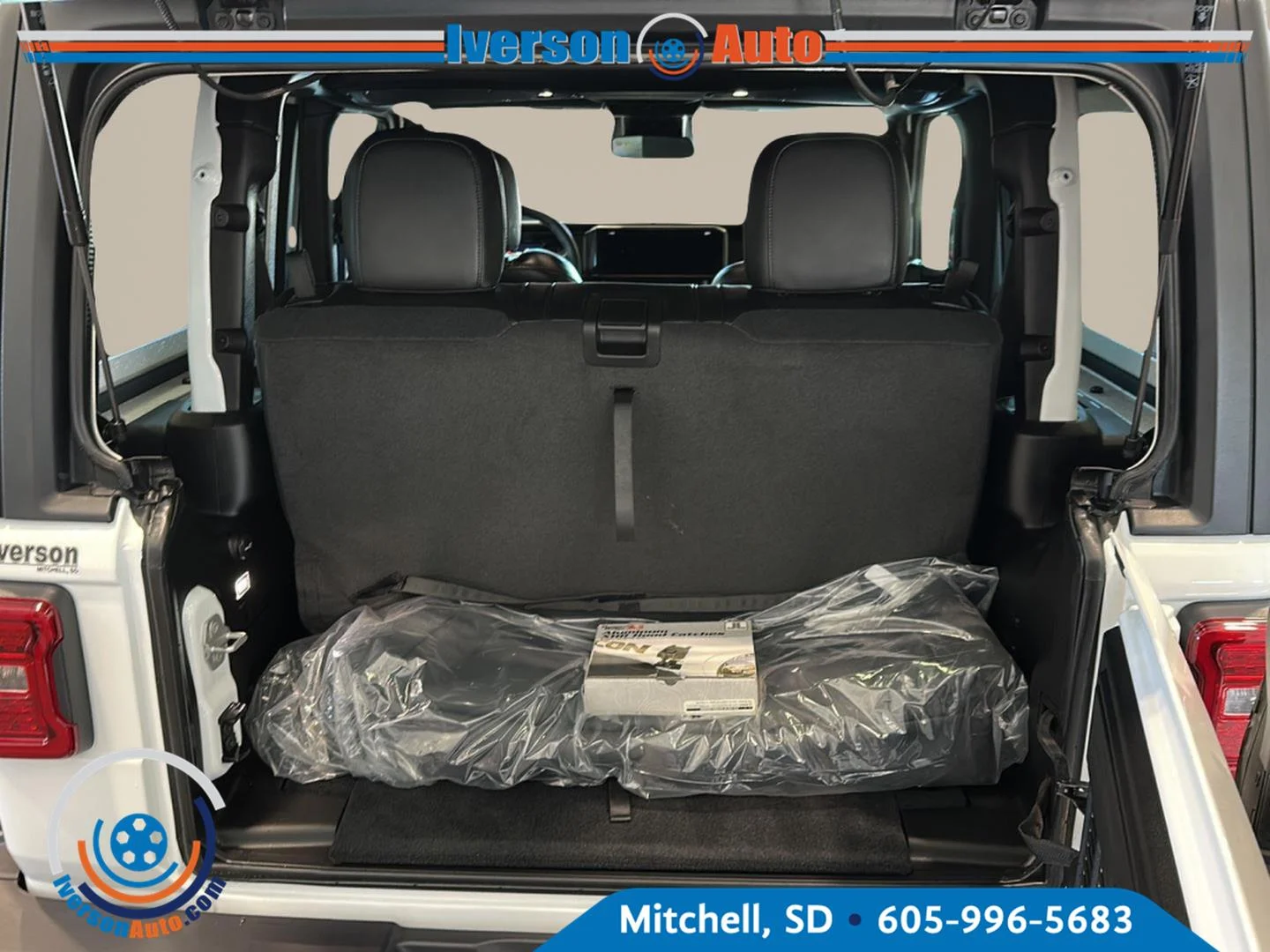 Used 2026 Bright White Clearcoat Jeep Rubicon image 27
