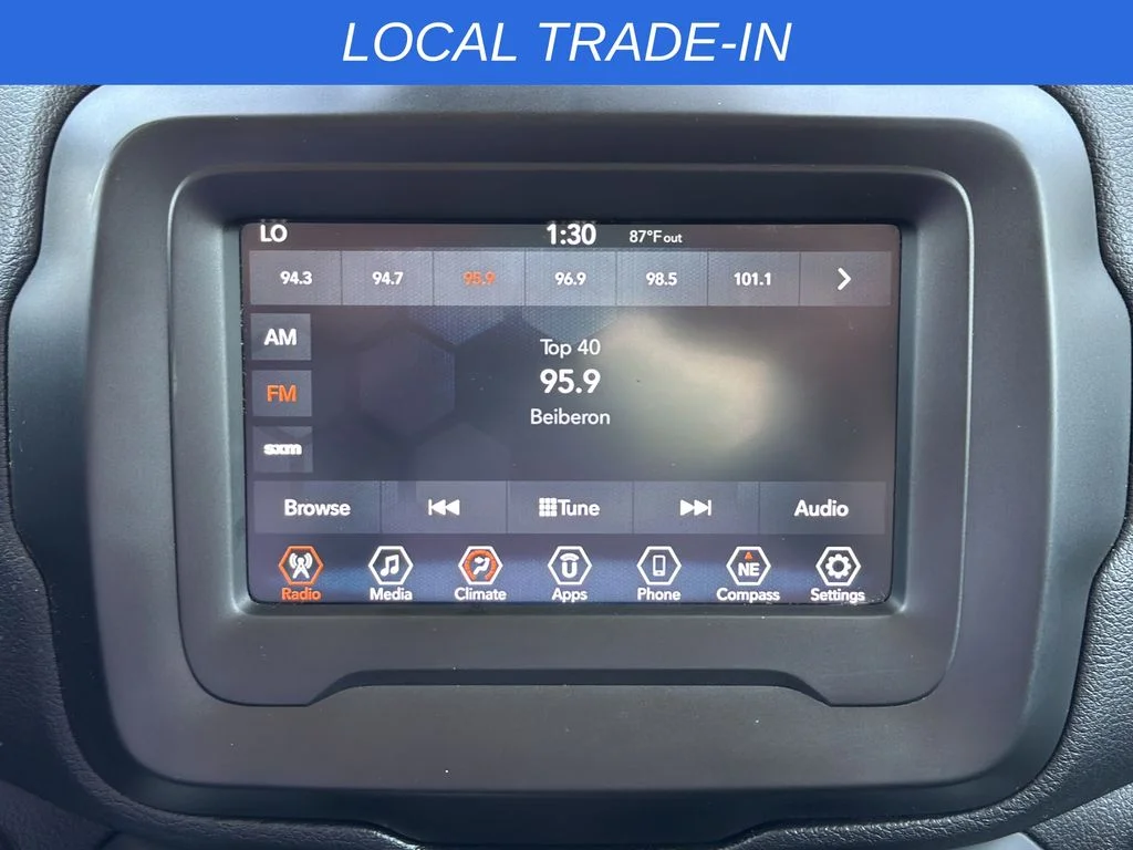 Used 2018 White Jeep Latitude image 20