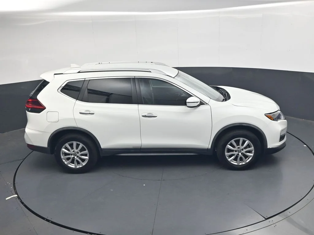 Used 2018 Glacier White Nissan SV image 23
