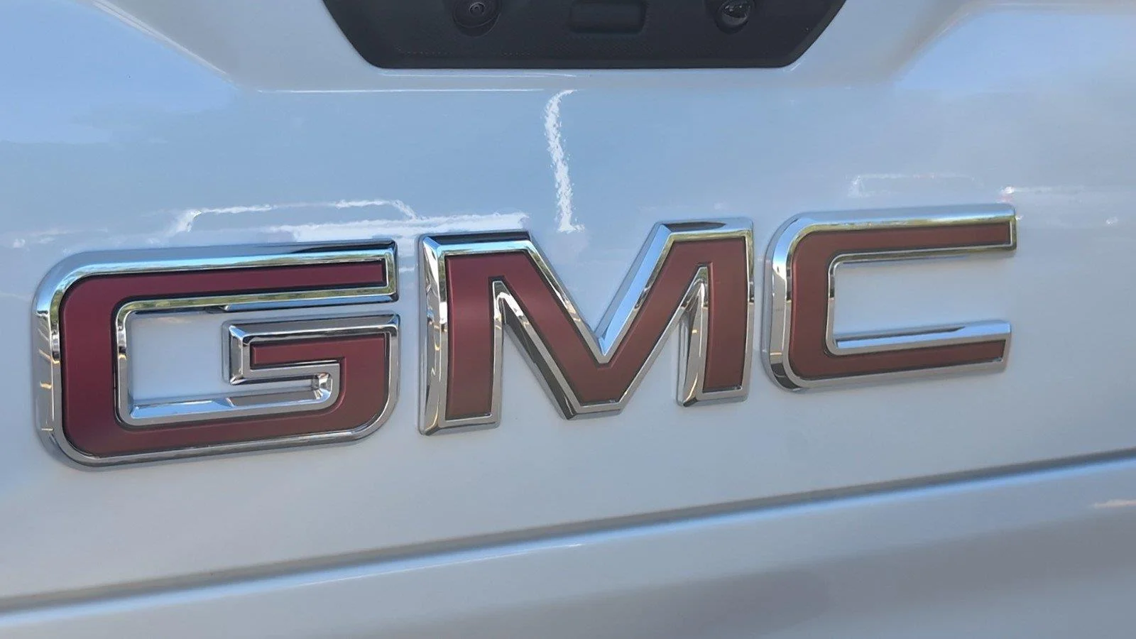 New 2026 Glacier White Tricoat GMC SLT image 6