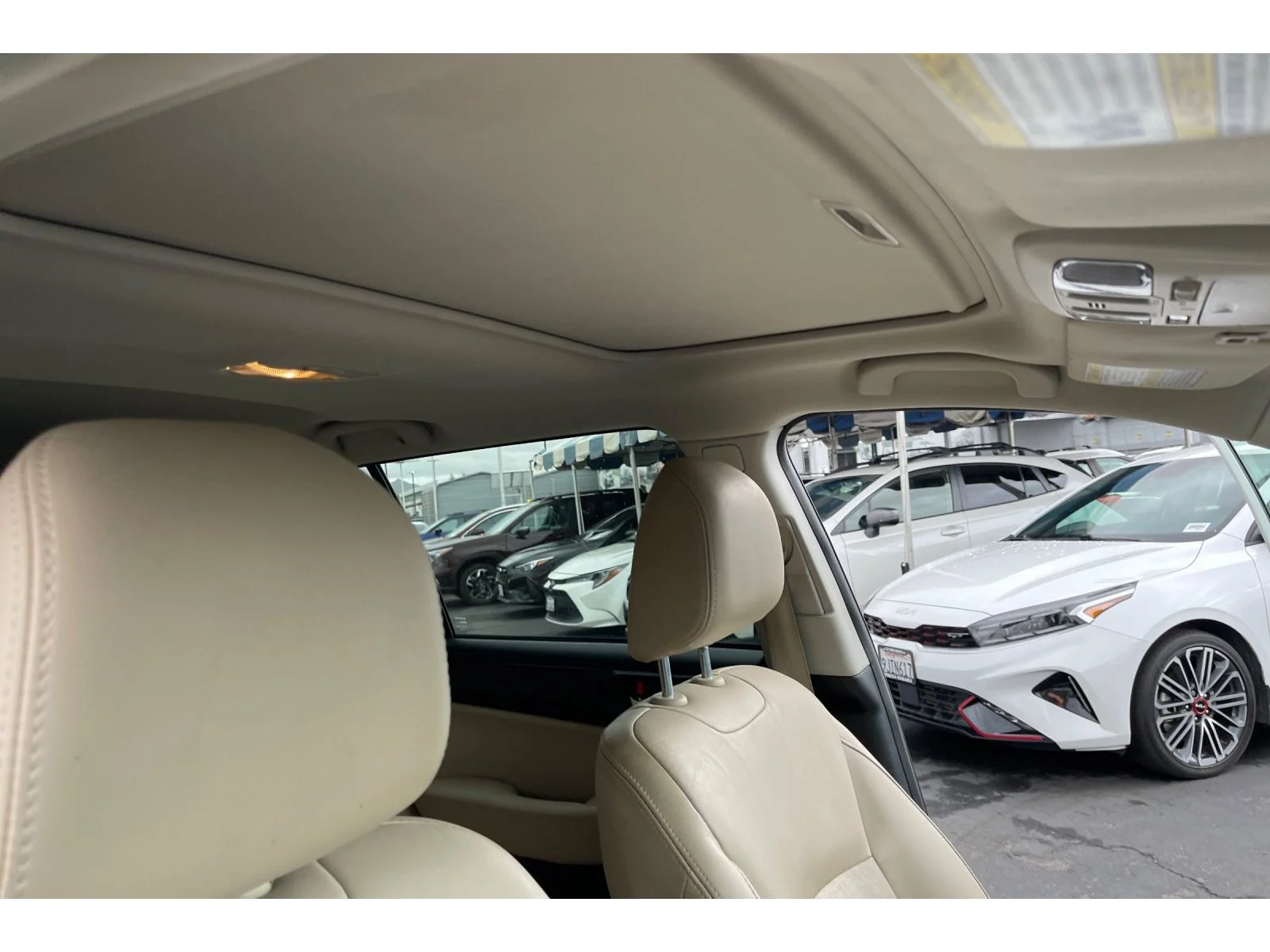 Used 2017 CRYSTAL WHITE PEA Subaru Limited image 20