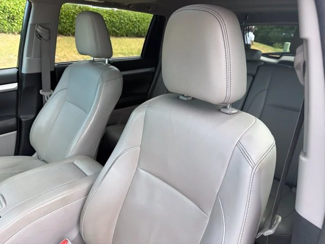 Used 2017 Silver Toyota XLE image 10