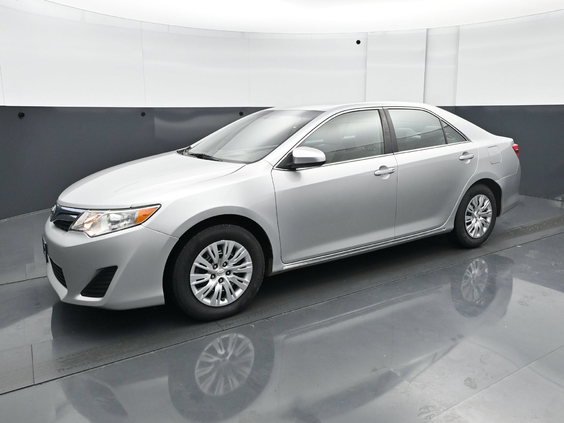 Used 2014 Toyota Camry LE with VIN 4T4BF1FK5ER399219 for sale in Burnsville, Minnesota
