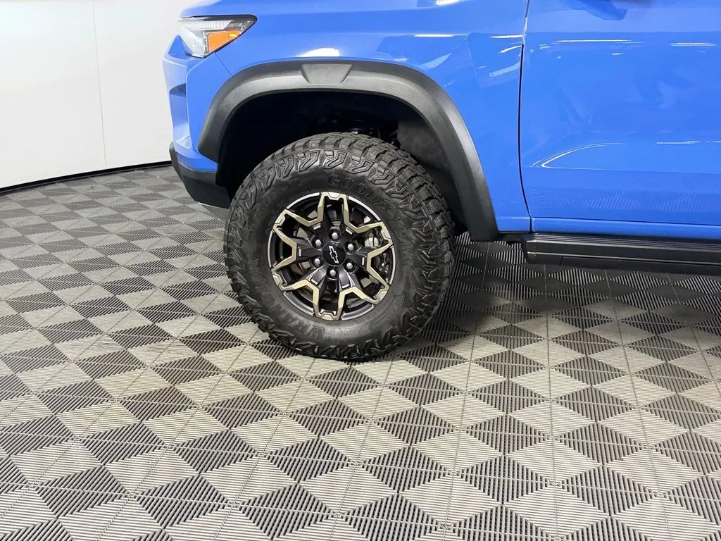 Certified Used 2025 Blue Chevrolet ZR2 image 13