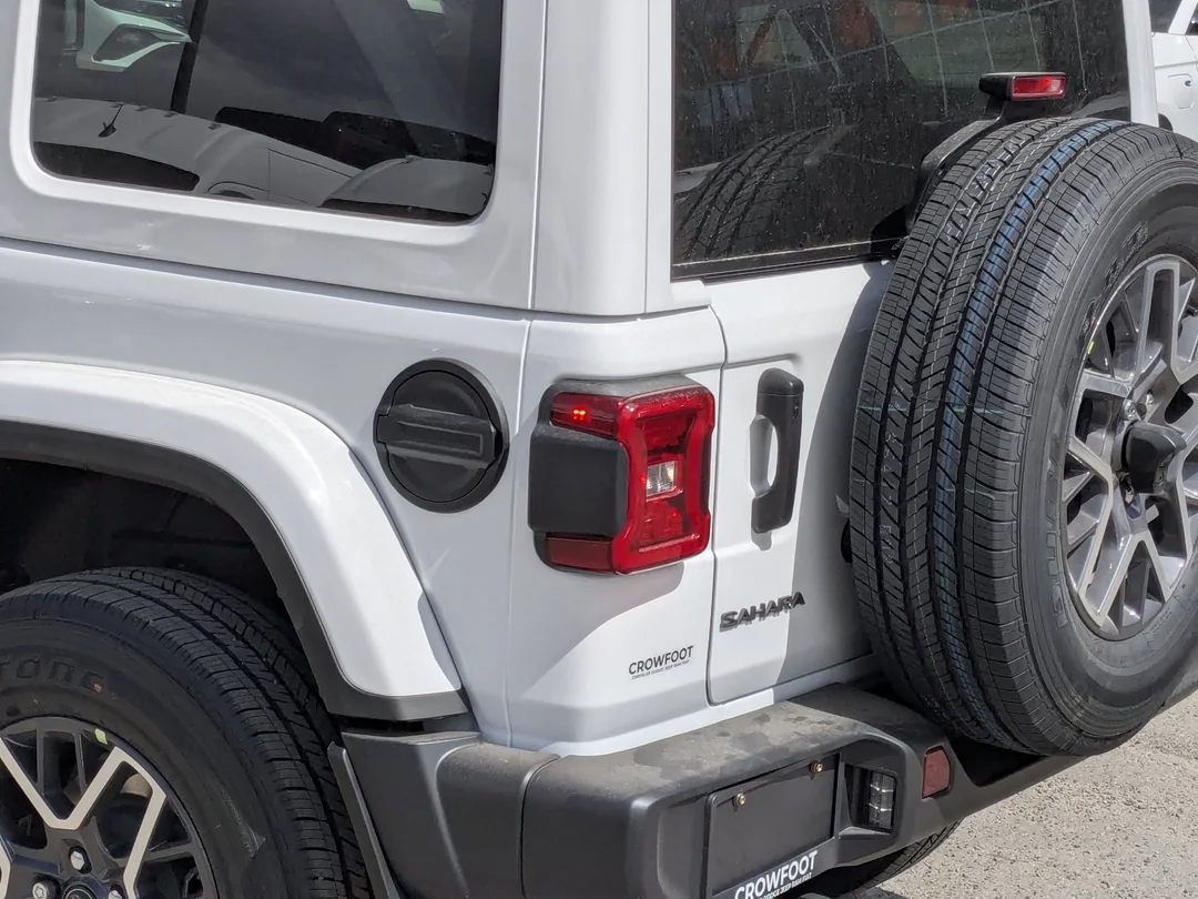 New 2026 White Jeep Sahara - - 4x4 - Body- Color Top - Side Steps - 2.0L Turbo - Remote Start & More! image 11