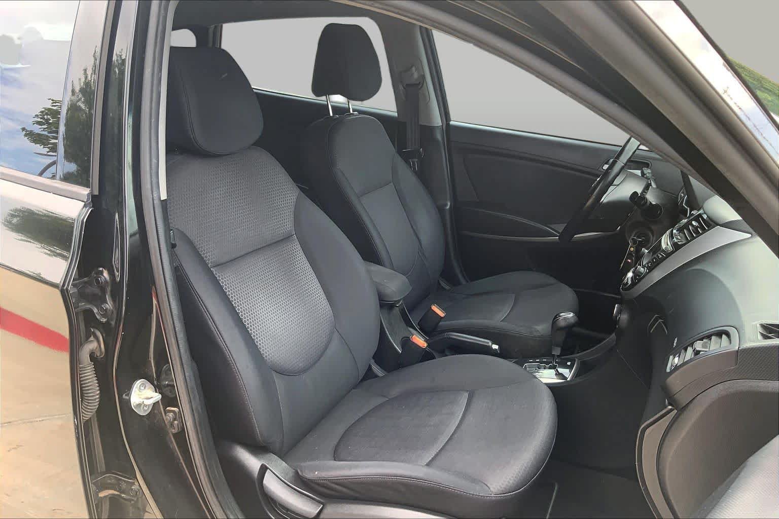 Used 2015 Ultra Black Pearl Hyundai Sport image 9