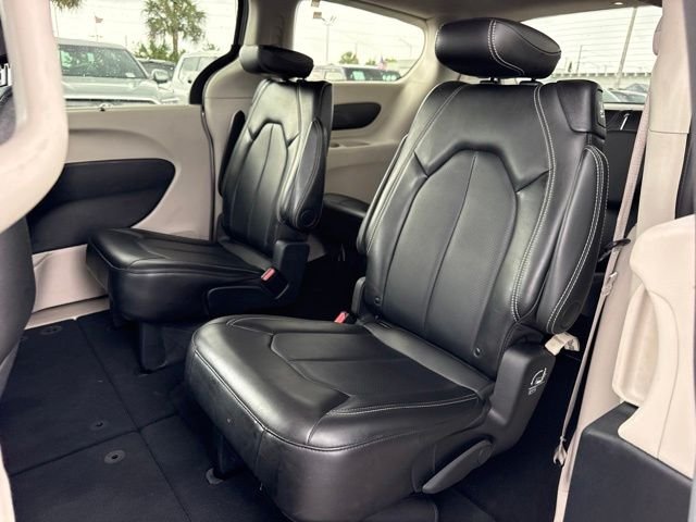 Used 2024 Silver Chrysler Touring L image 12