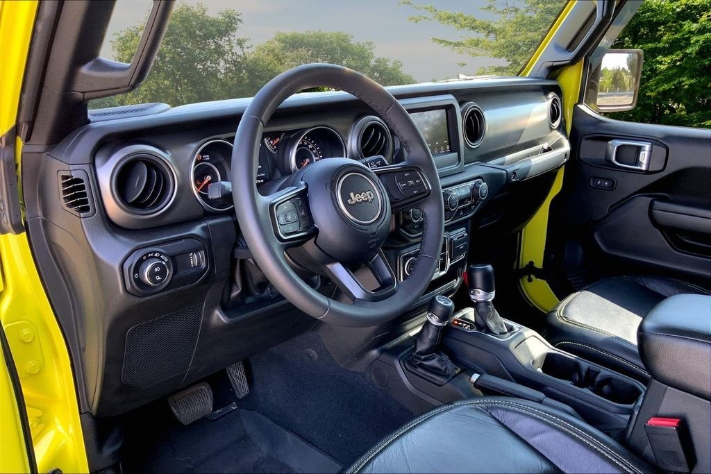 Used 2023 Yellow Jeep Sport S image 17