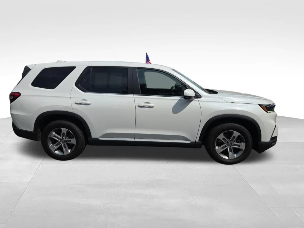 Used 2023 White Honda EX-L image 4