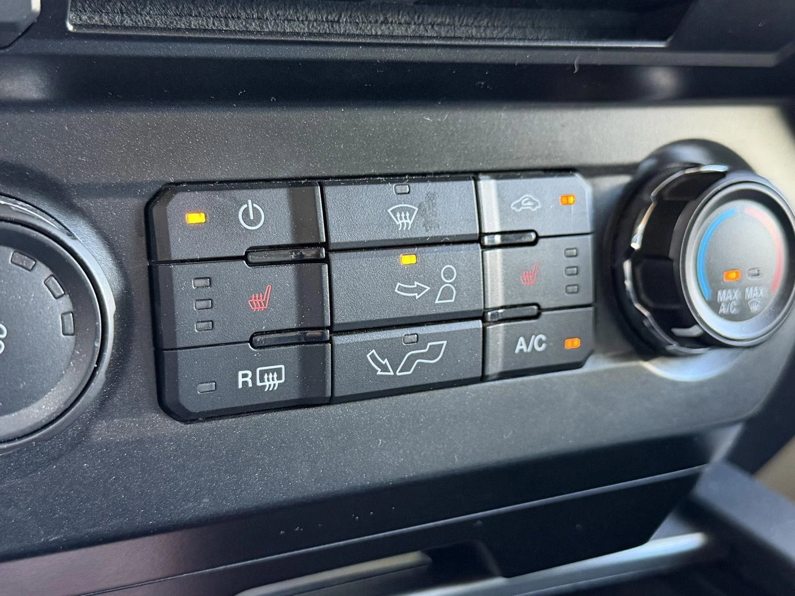 Used 2016 Ruby Red Metallic Tinted Clearcoat Ford XLT image 10