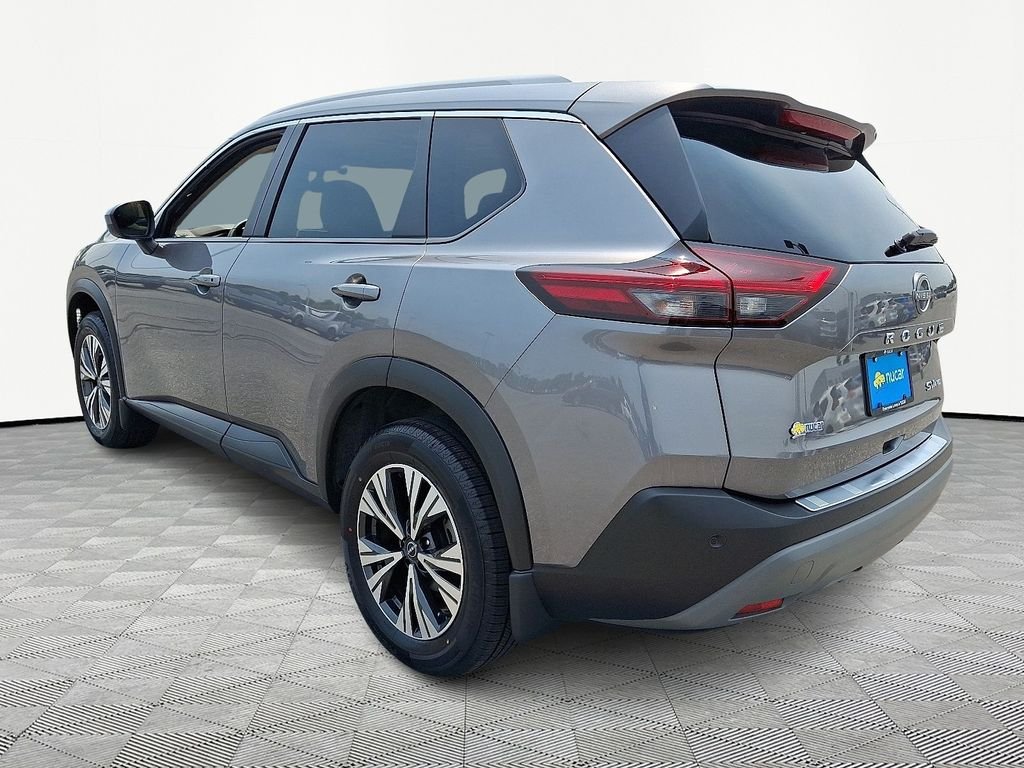 Used 2023 Gray Nissan SV image 5