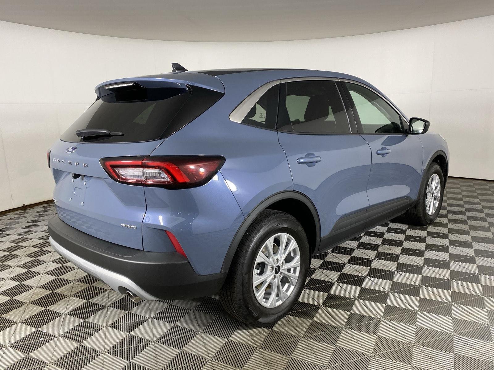 Used 2024 Vapor Blue Ford Active image 10
