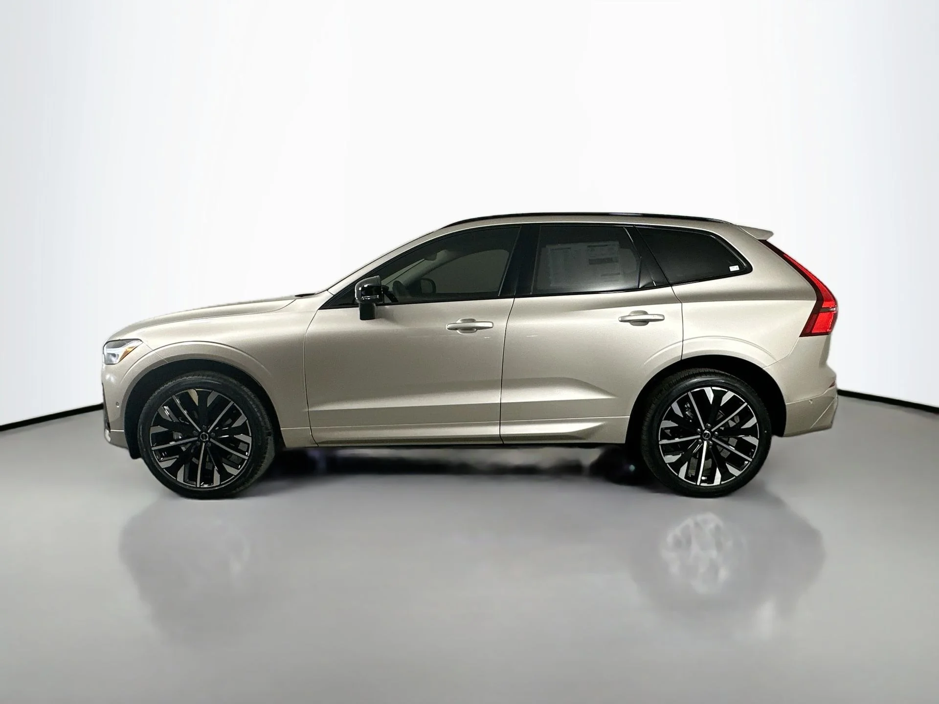 New 2026 Bright Dusk Volvo Ultra image 9