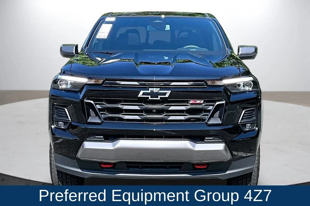 Used 2025 Black Chevrolet Z71 image 3
