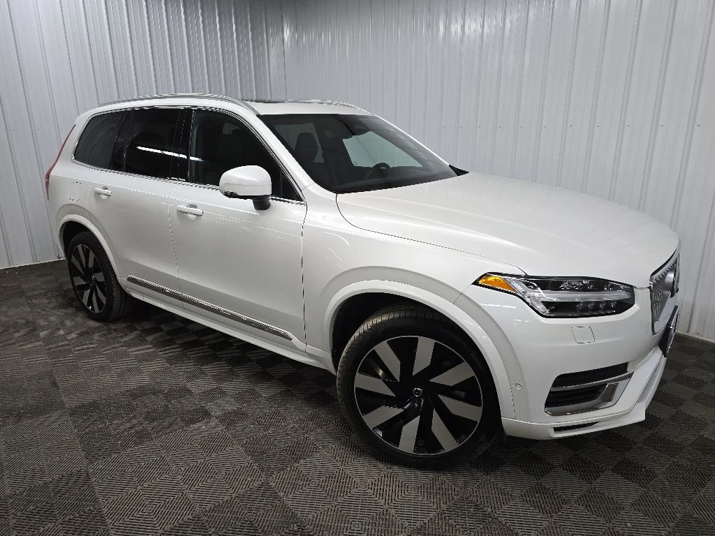 Used 2023 White Volvo Ultimate image 7
