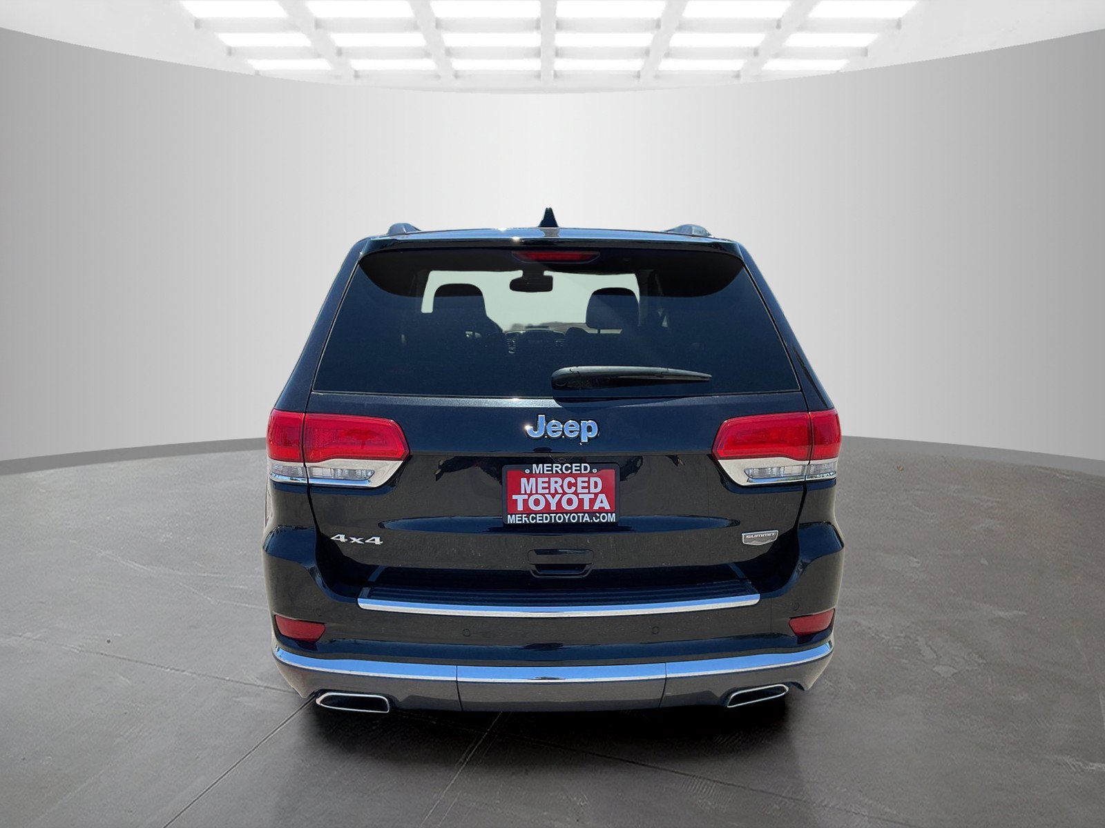 Used 2016 Brilliant Black Crystal Pearlcoat Jeep Summit image 4