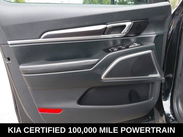 Used 2025 Black Kia S image 21