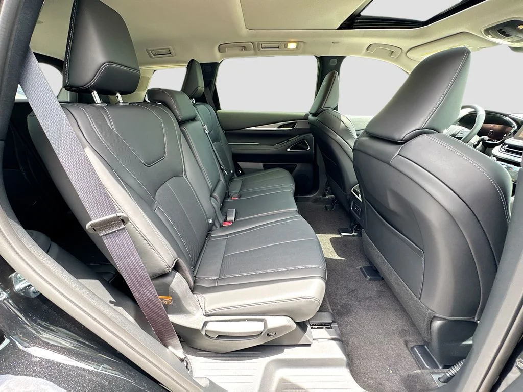 New 2027 MINERAL BLACK INFINITI Luxe FWD image 30
