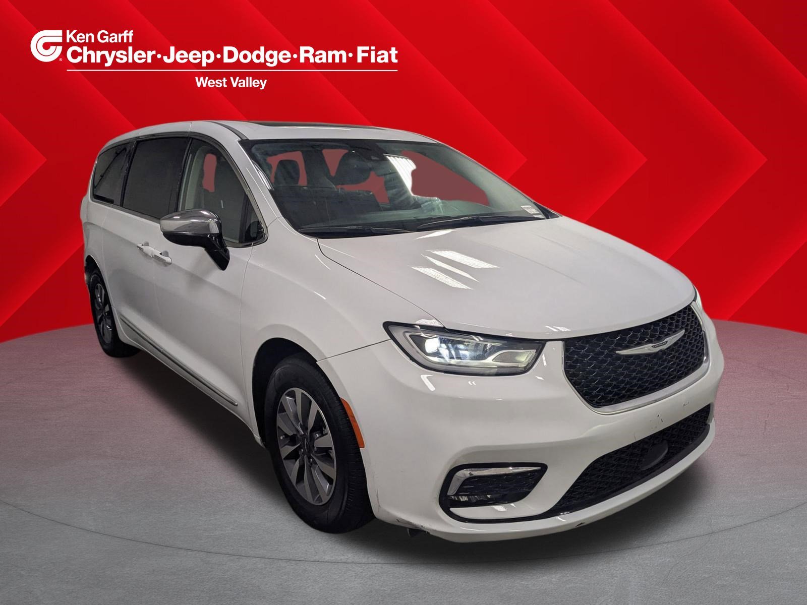 2023 Chrysler Pacifica Hybrid Limited Hybrid's photo