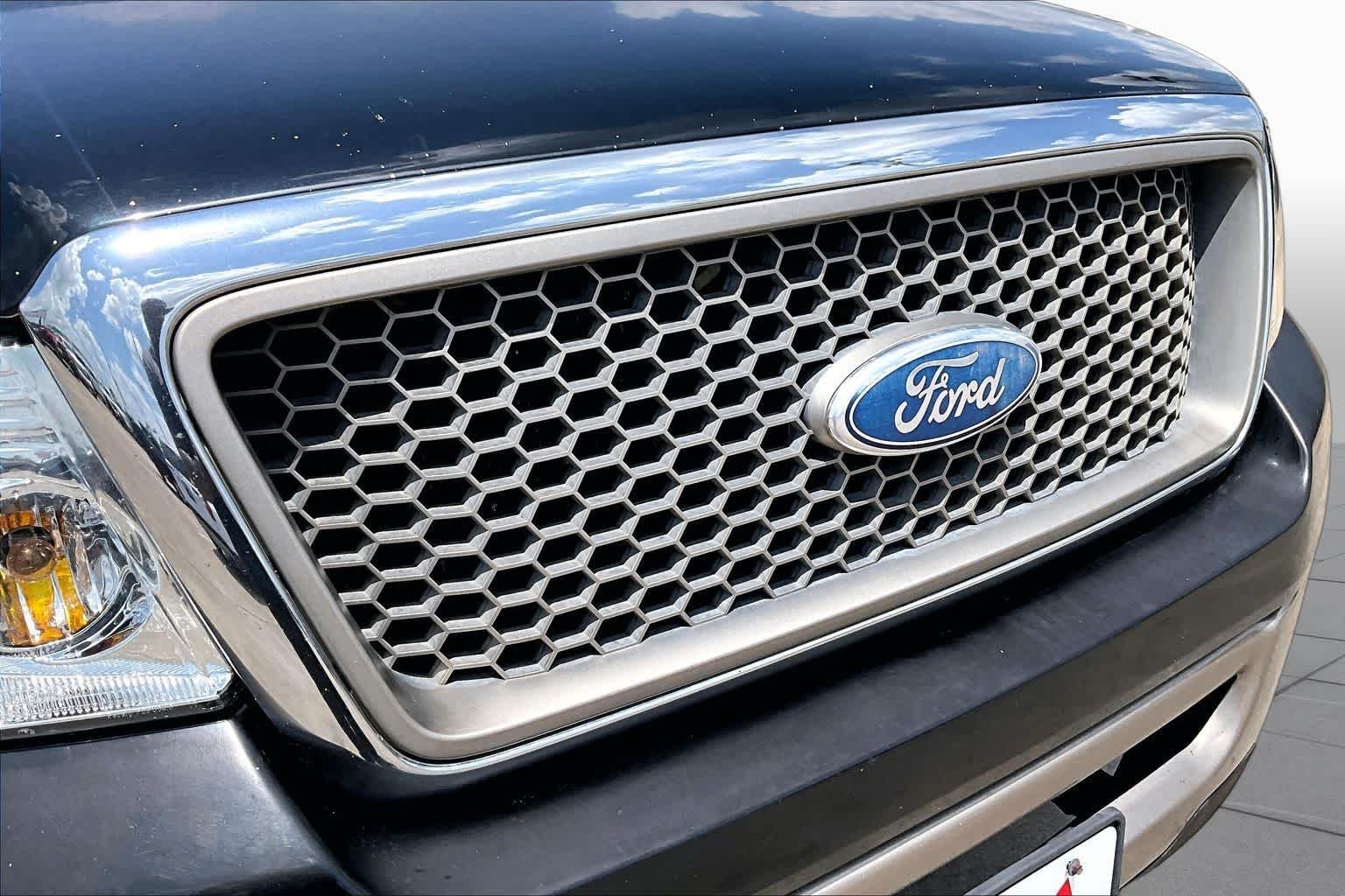 Used 2006 Black Ford King Ranch image 28