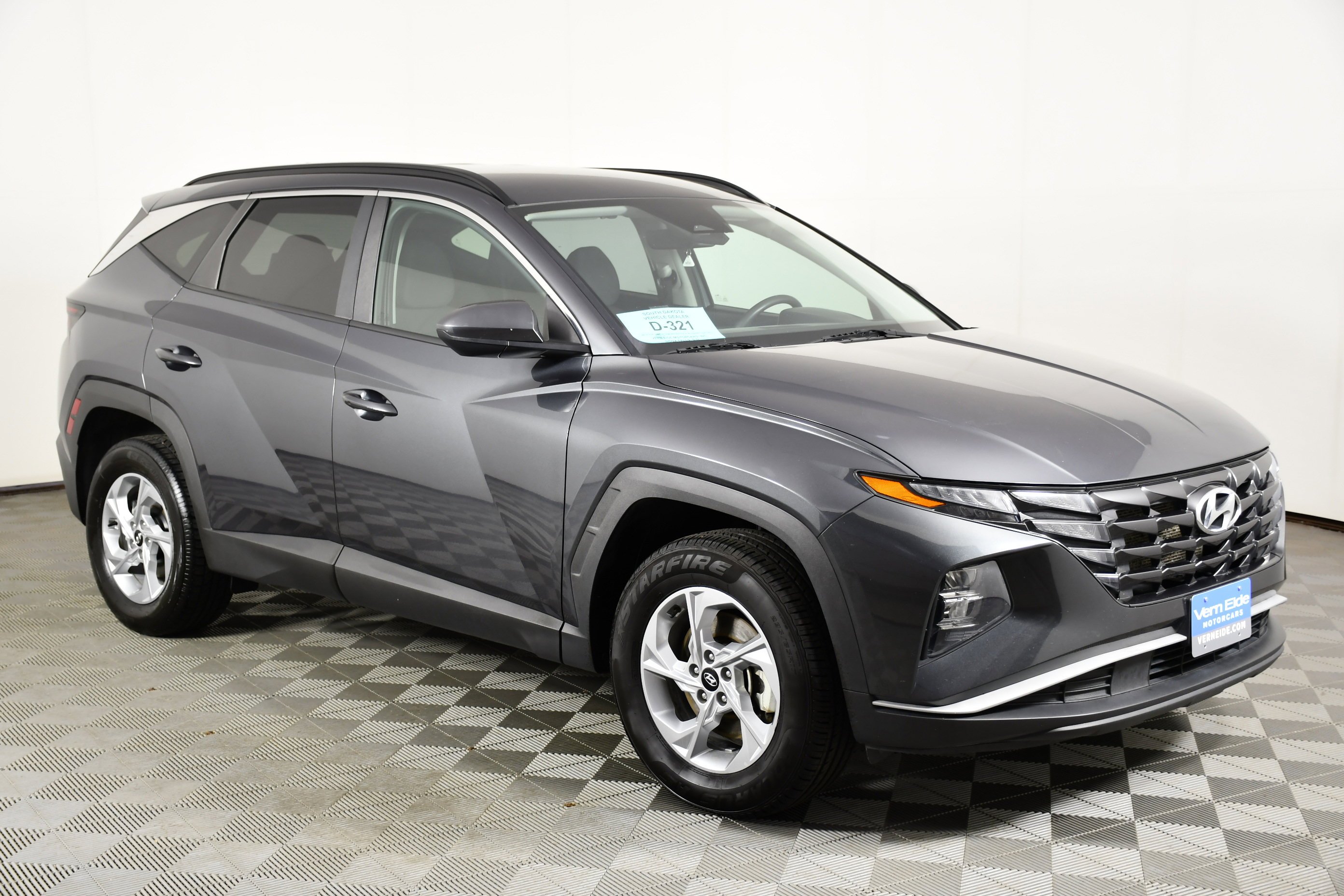 Used 2024 Dark Gray Metallic Hyundai SEL image 4