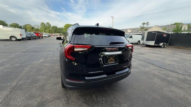Used 2024 Ebony Twilight Metallic GMC SLE image 7