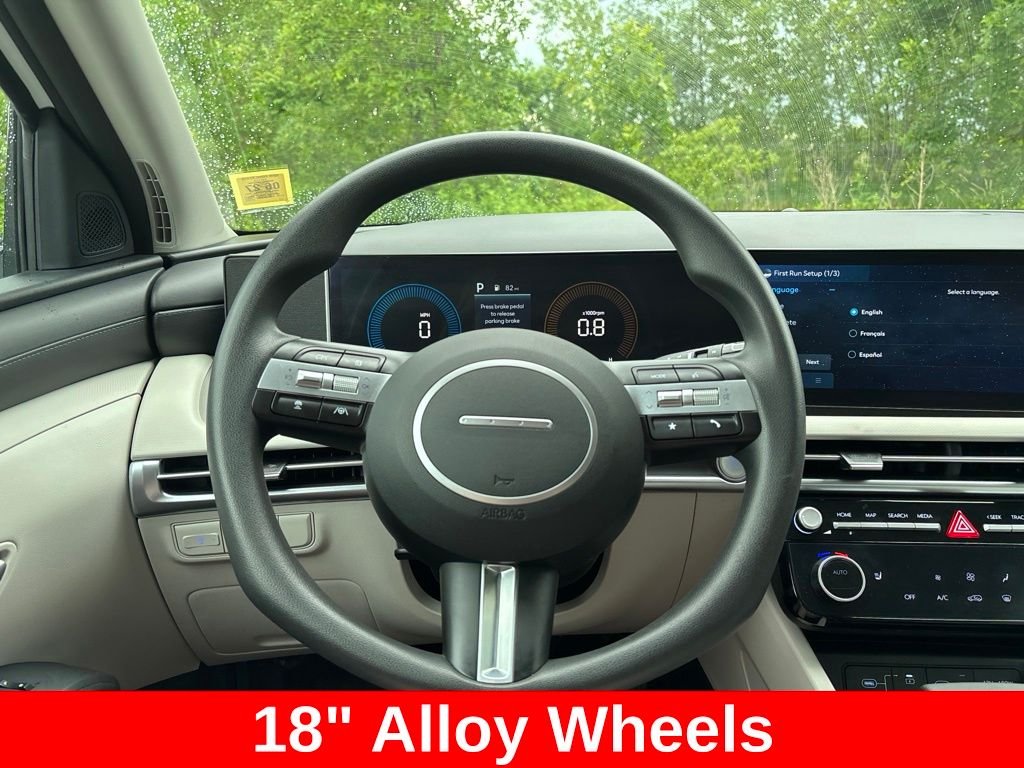 Used 2025 White Hyundai SEL image 17