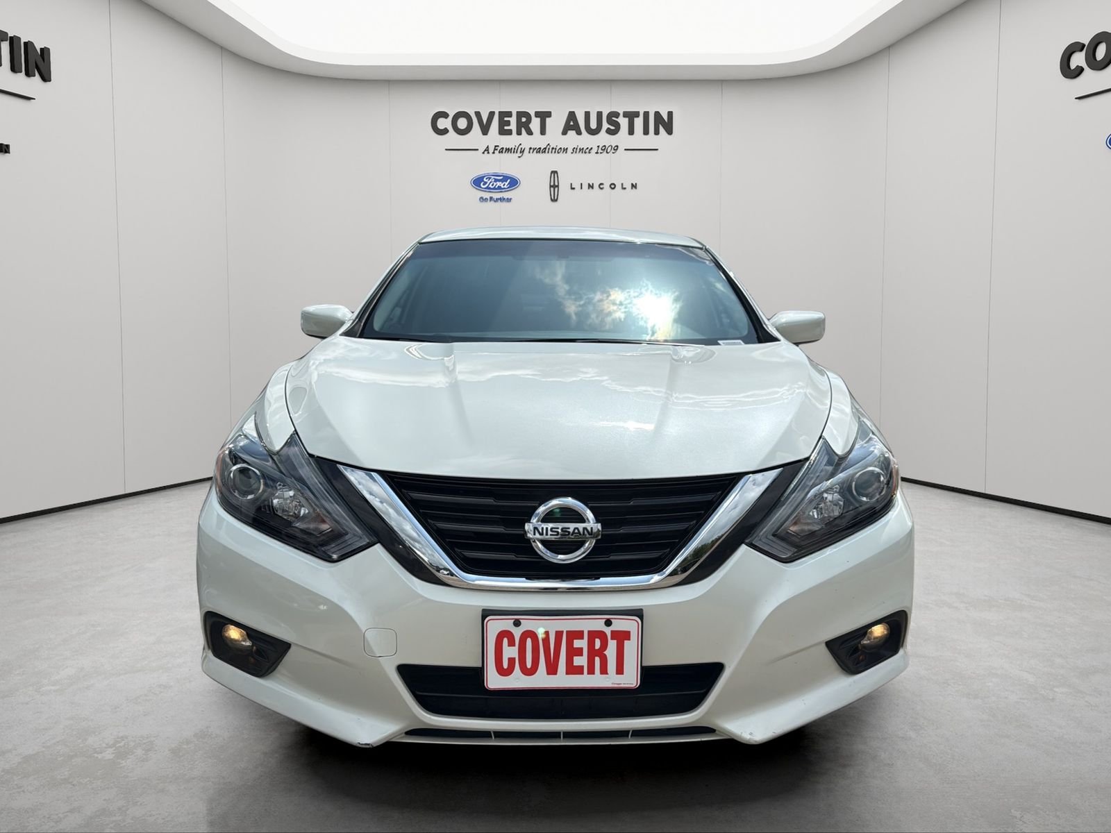 Used 2016 White Nissan 2.5 SR image 8