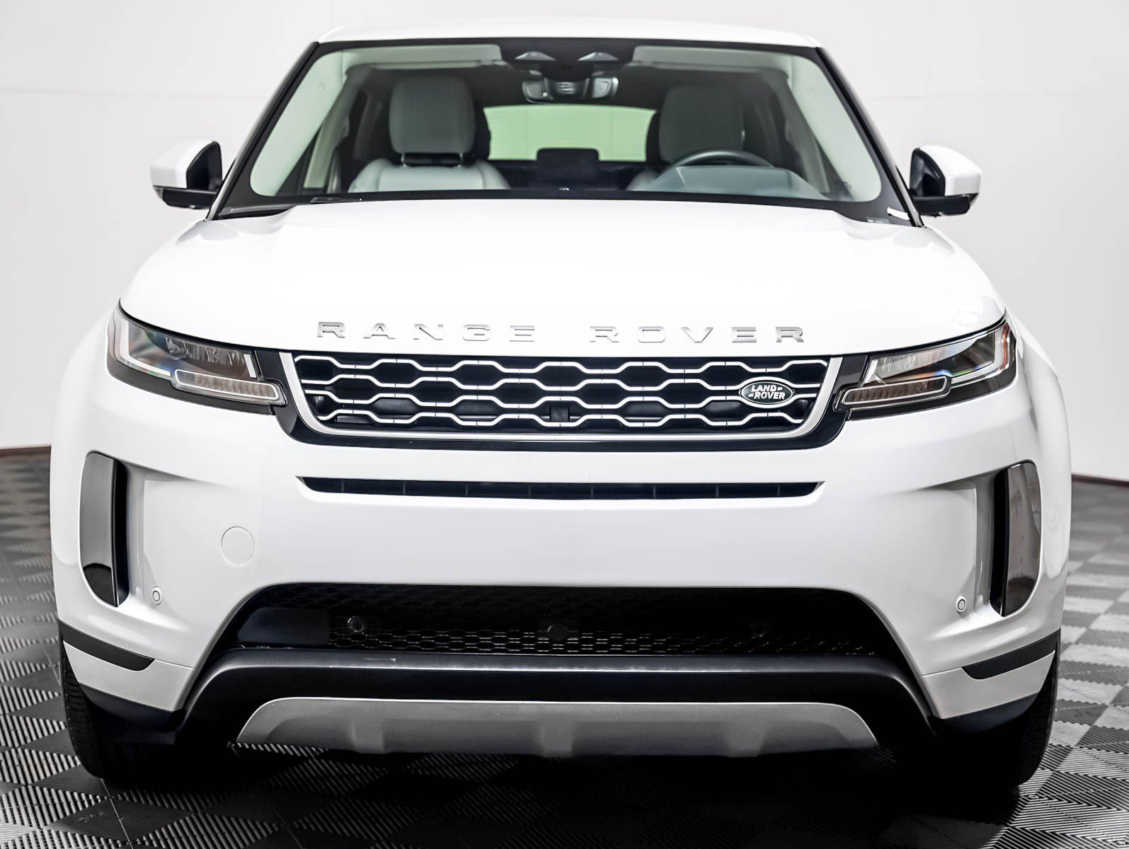 Used 2022 Fuji White Land Rover S AWD image 9