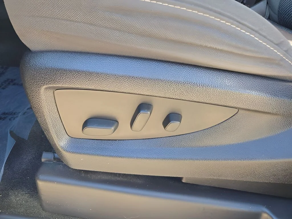 Used 2017 Silver Chevrolet LT image 18