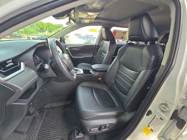 Used 2023 Beige Toyota XLE Premium image 15