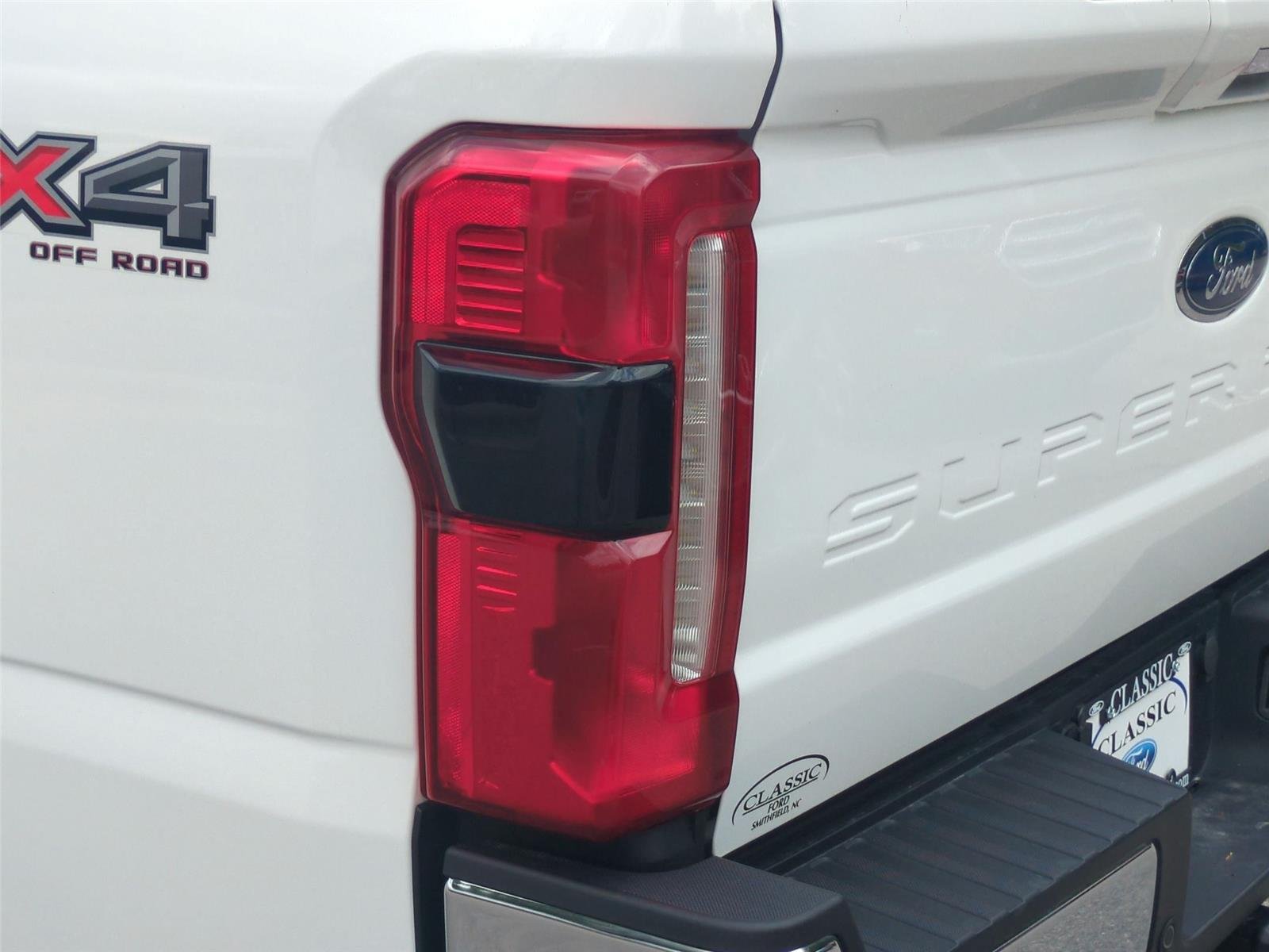 Used 2024 Star White Metallic Tri-Coat FORD  image 12