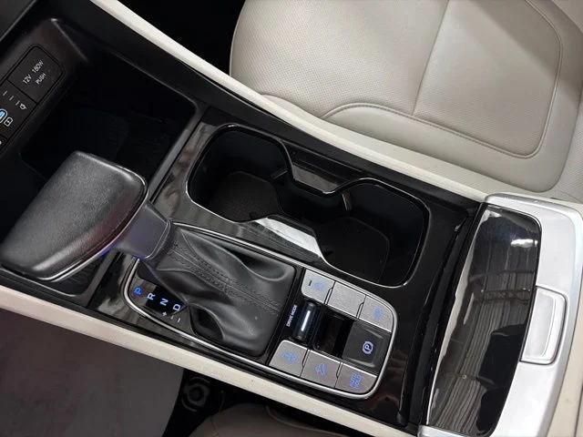 Used 2025 Gray Hyundai SEL Convenience image 18