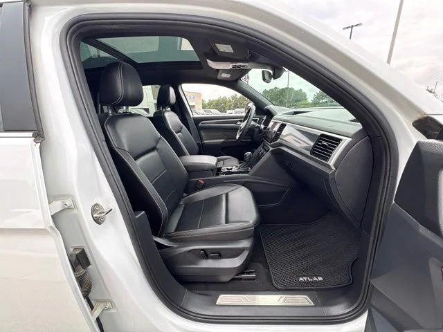 Used 2022 White Volkswagen 2.0T SEL image 19