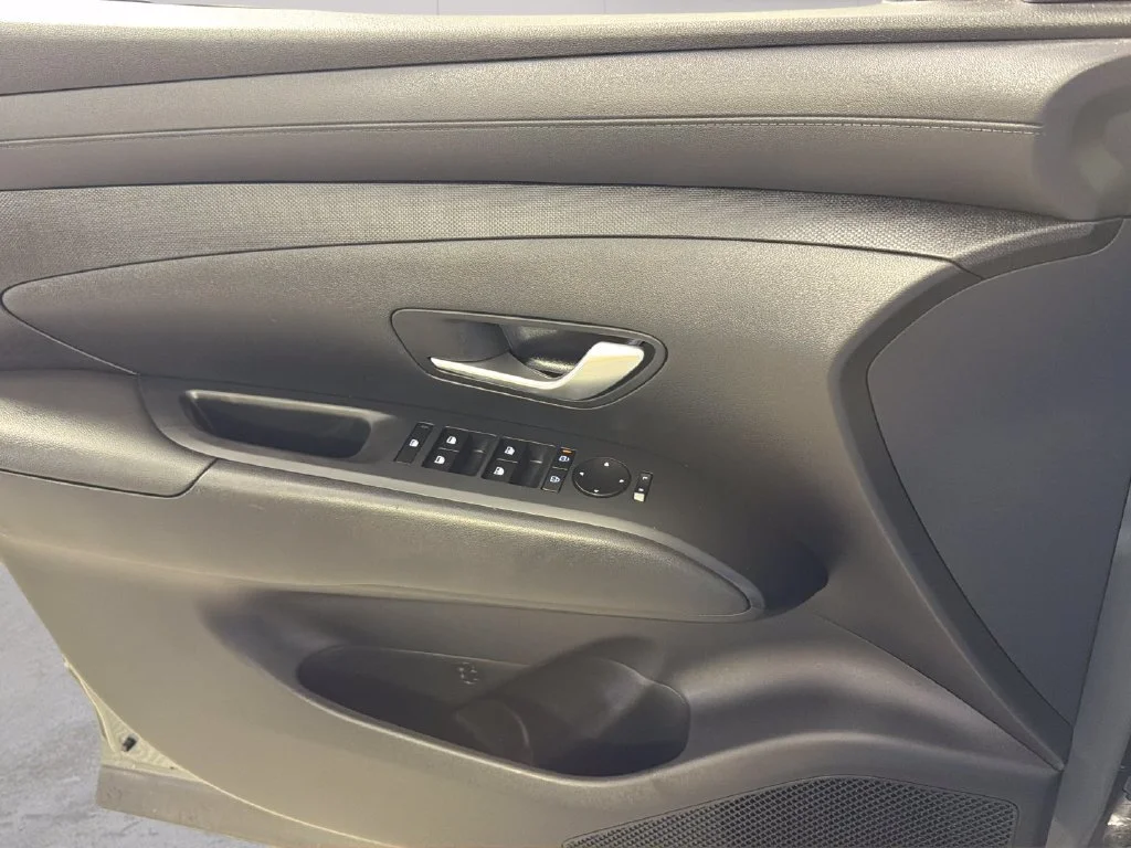 Used 2025 Gray Hyundai SEL Convenience image 27