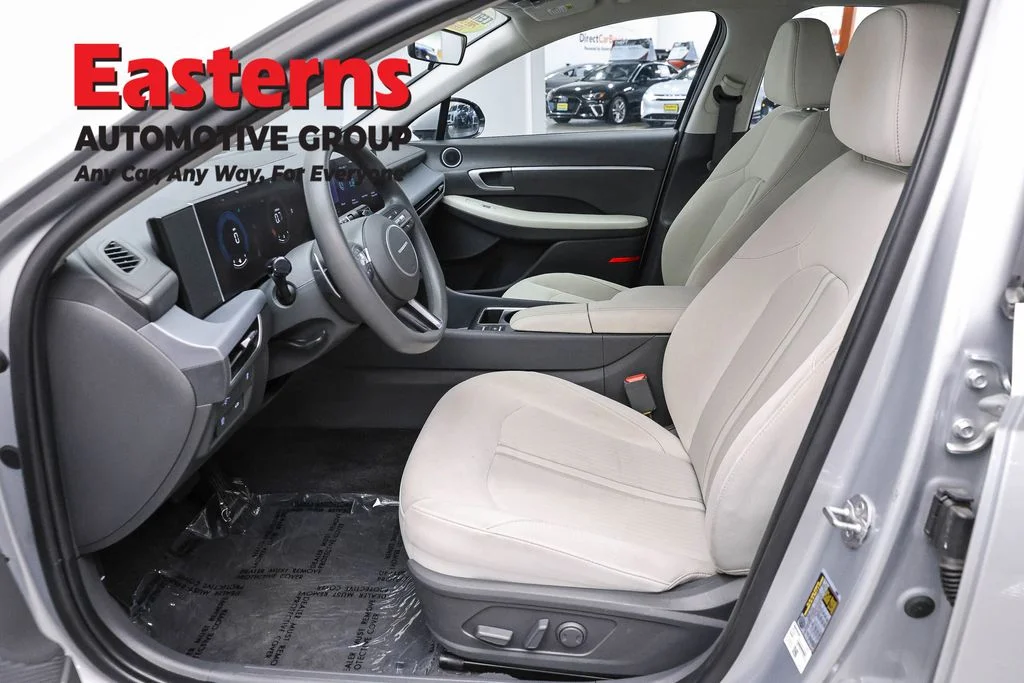 Used 2025 Silver Hyundai SEL image 14
