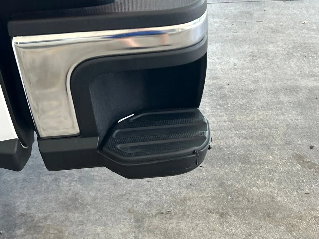 Used 2025 White Ford XL image 16