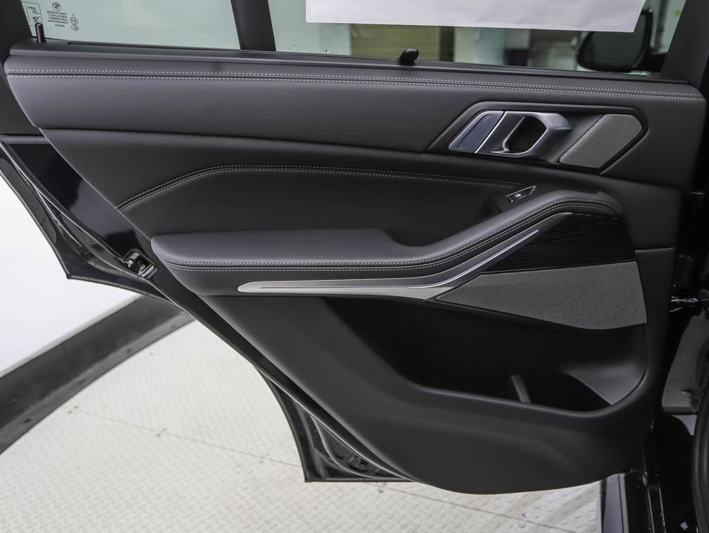 New 2026 Carbon Black Metallic BMW xDrive40i image 20