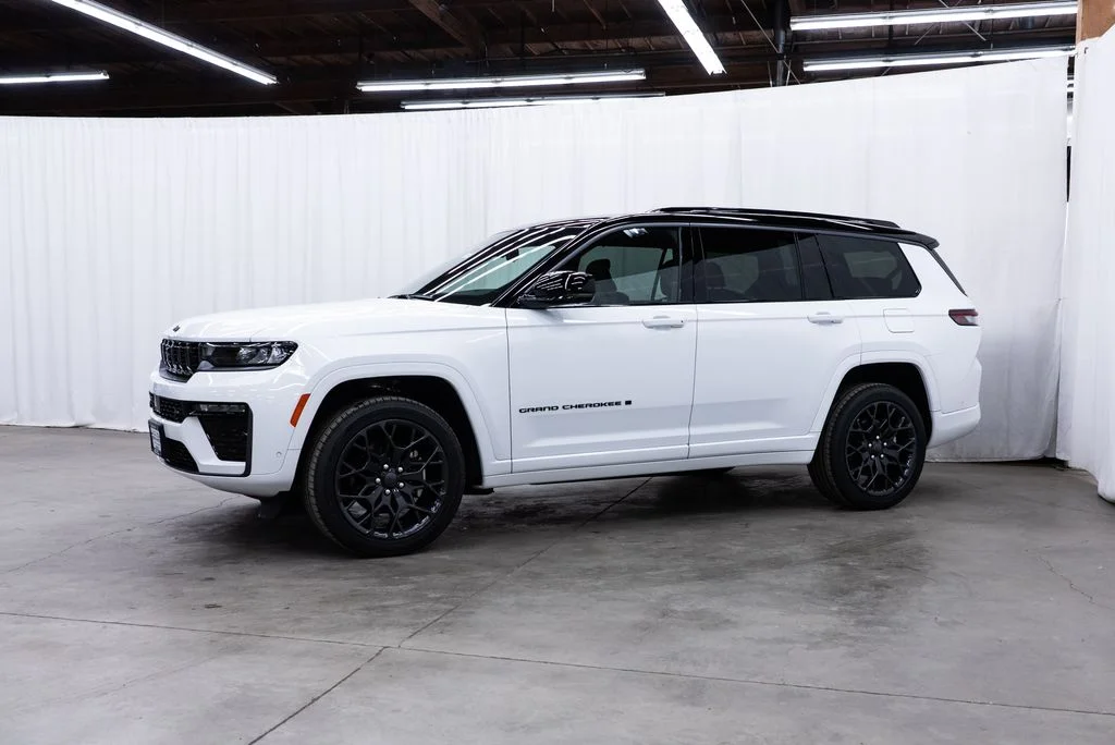 New 2026 Bright White Clear-Coat Exterior Paint Jeep Summit image 3