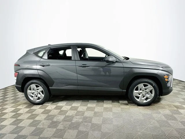 New 2027 Gray Hyundai SE image 2
