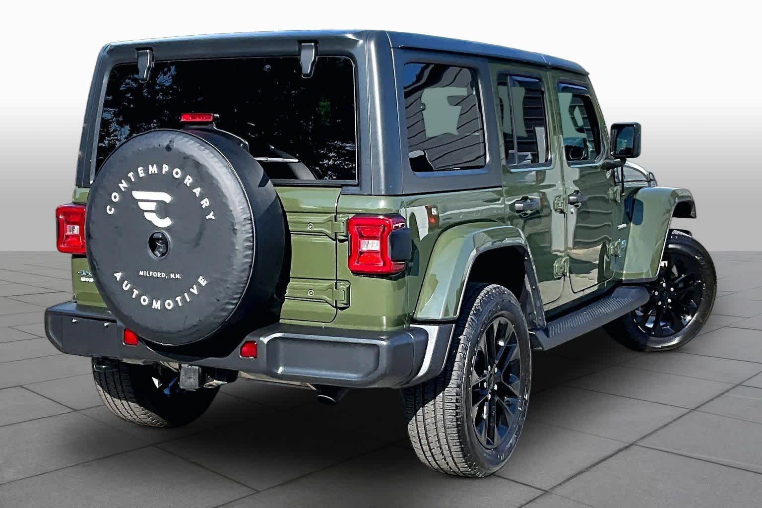 Used 2021 Sarge Green Clearcoat Jeep Unlimited Sahara image 13