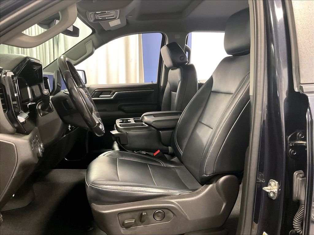 Used 2022 Gray Chevrolet LT image 9