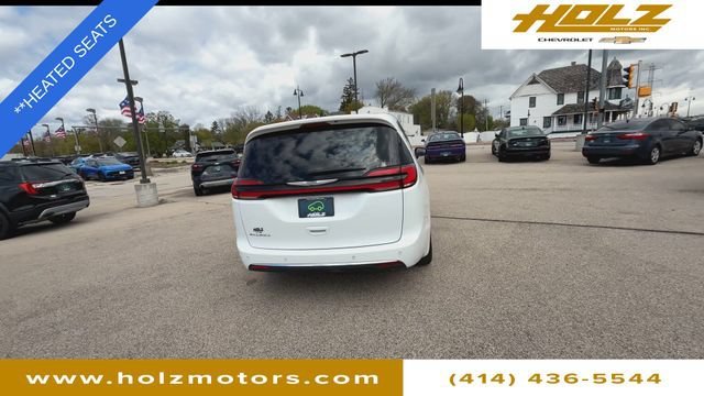 Used 2025 White Chrysler Select image 7